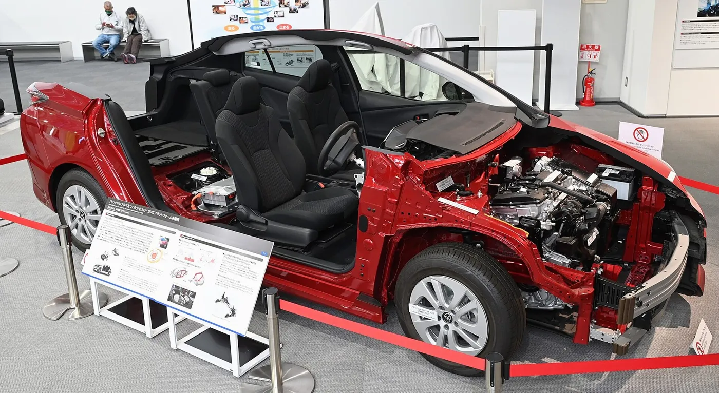 Toyota Prius в разрезе: полный гибрид